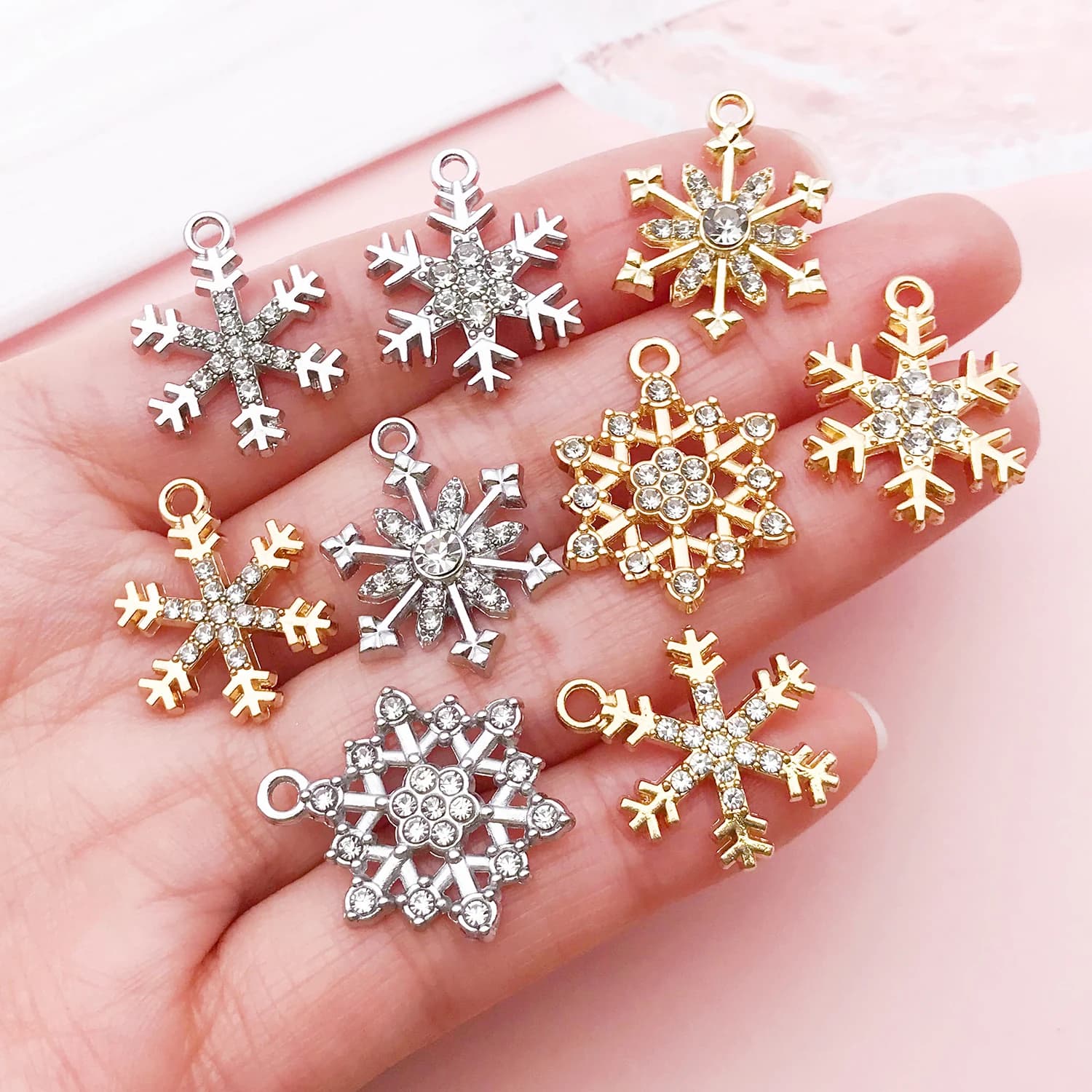 10 pezzi di ciondoli a forma di fiocco di neve in lega con diamanti, per la creazione di gioielli fai da te, orecchini, bracciali e collane.