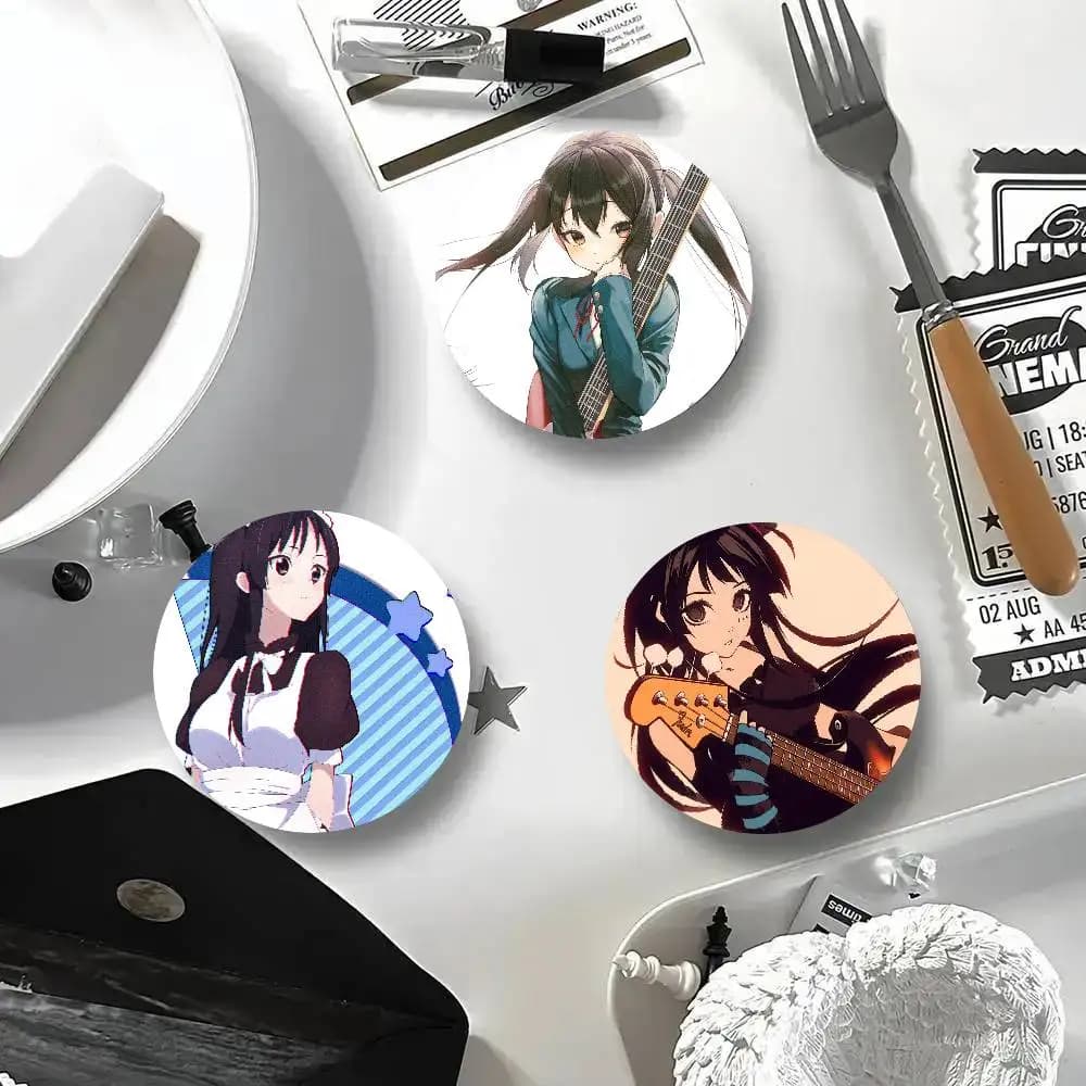 Spille smaltate rotonde in stile cartone animato Anime Akiyama Mio per decorazione zaino e accessori