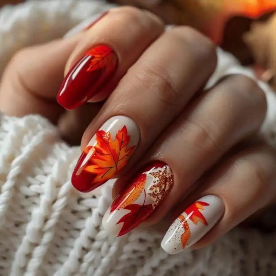 24 Pezzi Unghie Finte Lunghe a Mandorla Rosse con Foglie d'Acero per Autunno Inverno, Facili da Applicare, Resistenti alle Scaglie, Regalo per Feste Donna, Nail Art