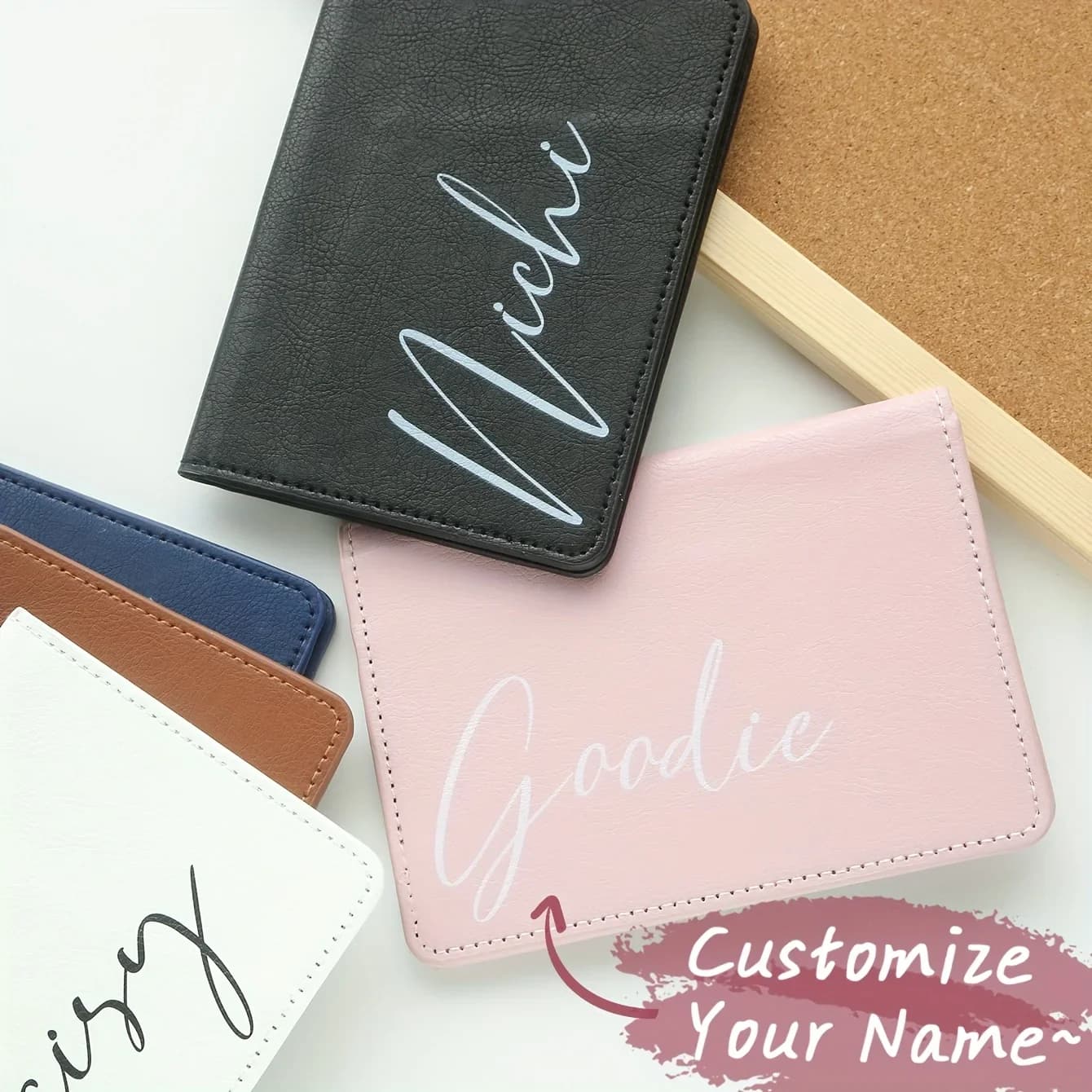 Porta Passaporto Personalizzato con Nome, Copertina in Ecopelle con Monogramma, Accessori da Viaggio