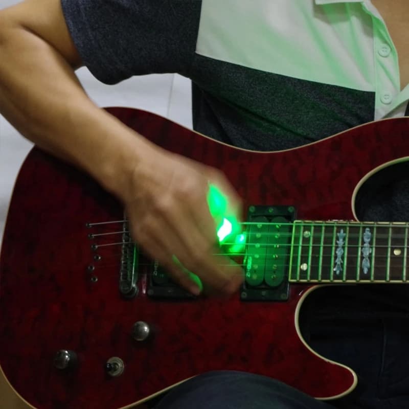 G92F Plettro per chitarra LED Strumento a corde Plettro luminoso per chitarra acustica