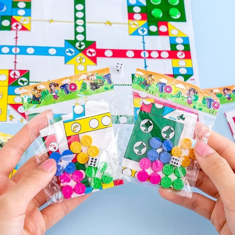 10 pezzi Mini Scacchi di volo Giocattoli intellettuali Scacchi di volo Premi per feste di compleanno per bambini Premi scolastiche