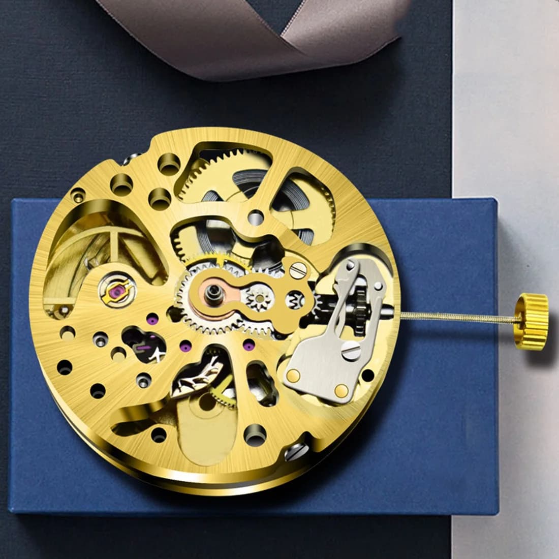 Movimento AT13 Gold Skeleton 2004 Movimento ordinario con regolazione del pendolo Modello di radiazione Movimento dell'orologio completamente automatico