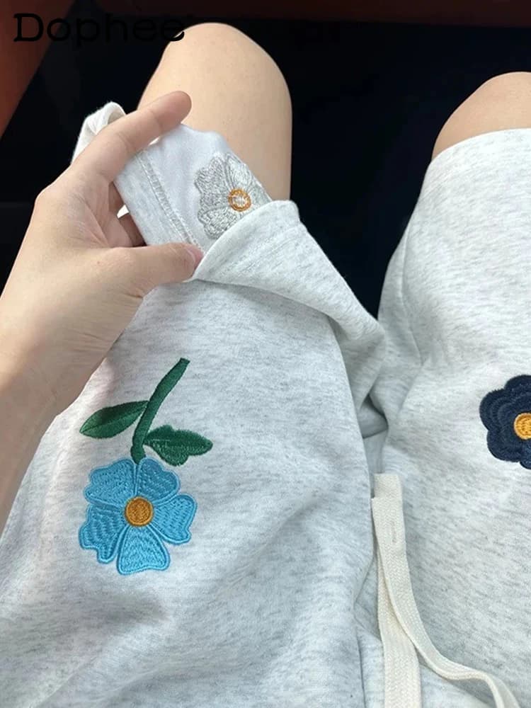 Pantaloncini sportivi con fiori ricamati alla moda da uomo 2025 Estate Nuova coppia alla moda Pantaloni a cinque punti Pantaloni corti alla moda belli maschili
