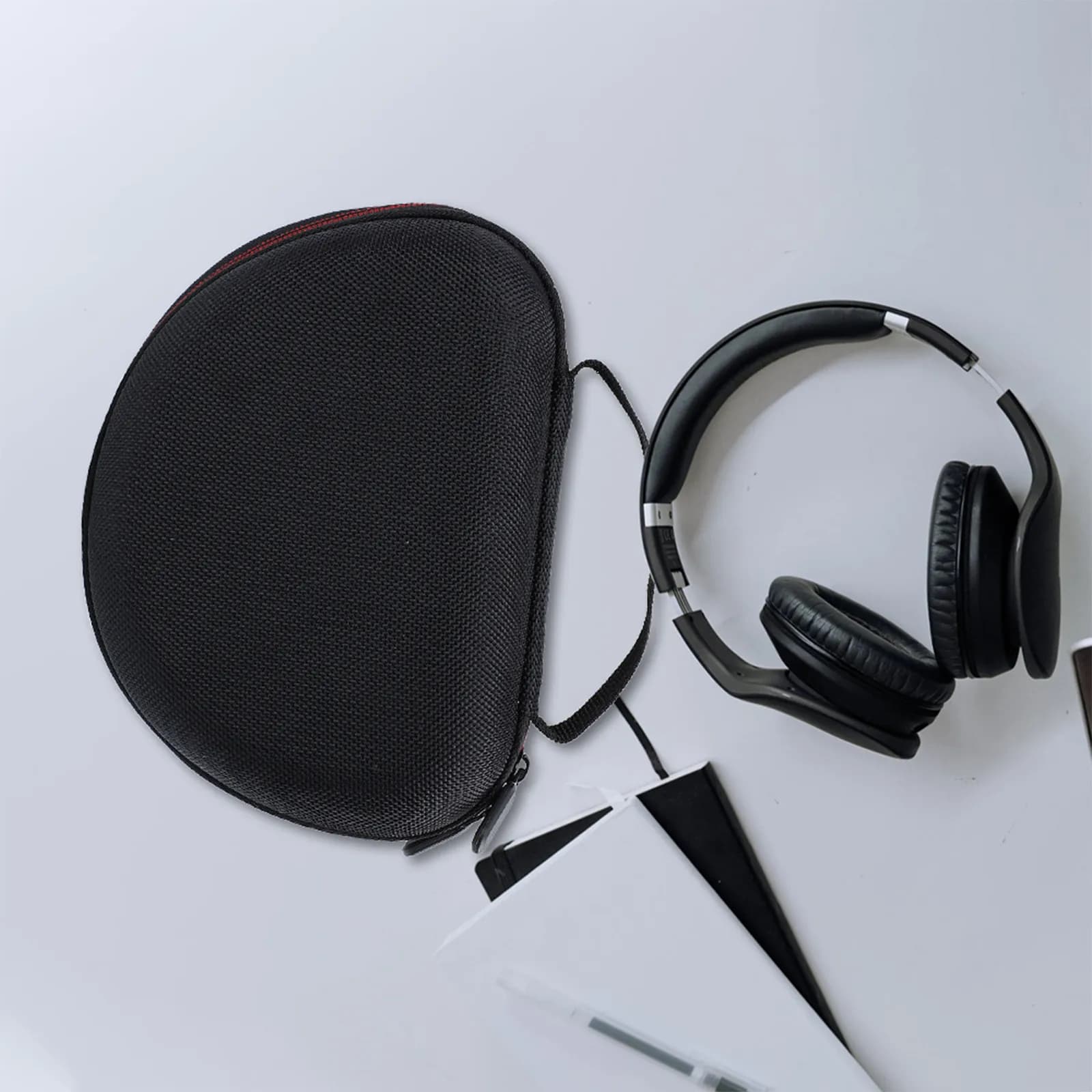 Custodia Protettiva Premium per Cuffie con Maniglia, Interno Foderato Morbido, Design Leggero e Compatto per il Gaming