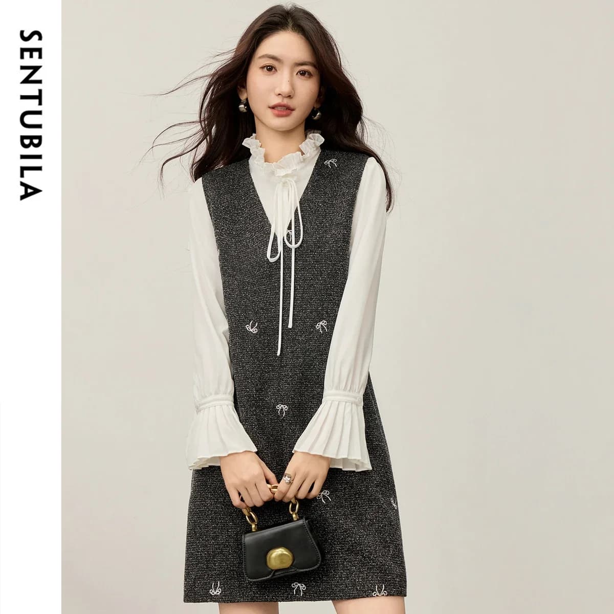 SENTUBILA Sleeveless Dress Women's 2026 Autumn V-Neck Contrast Color Bow Embroidery Knit A-line Dress For Female 153LP0033