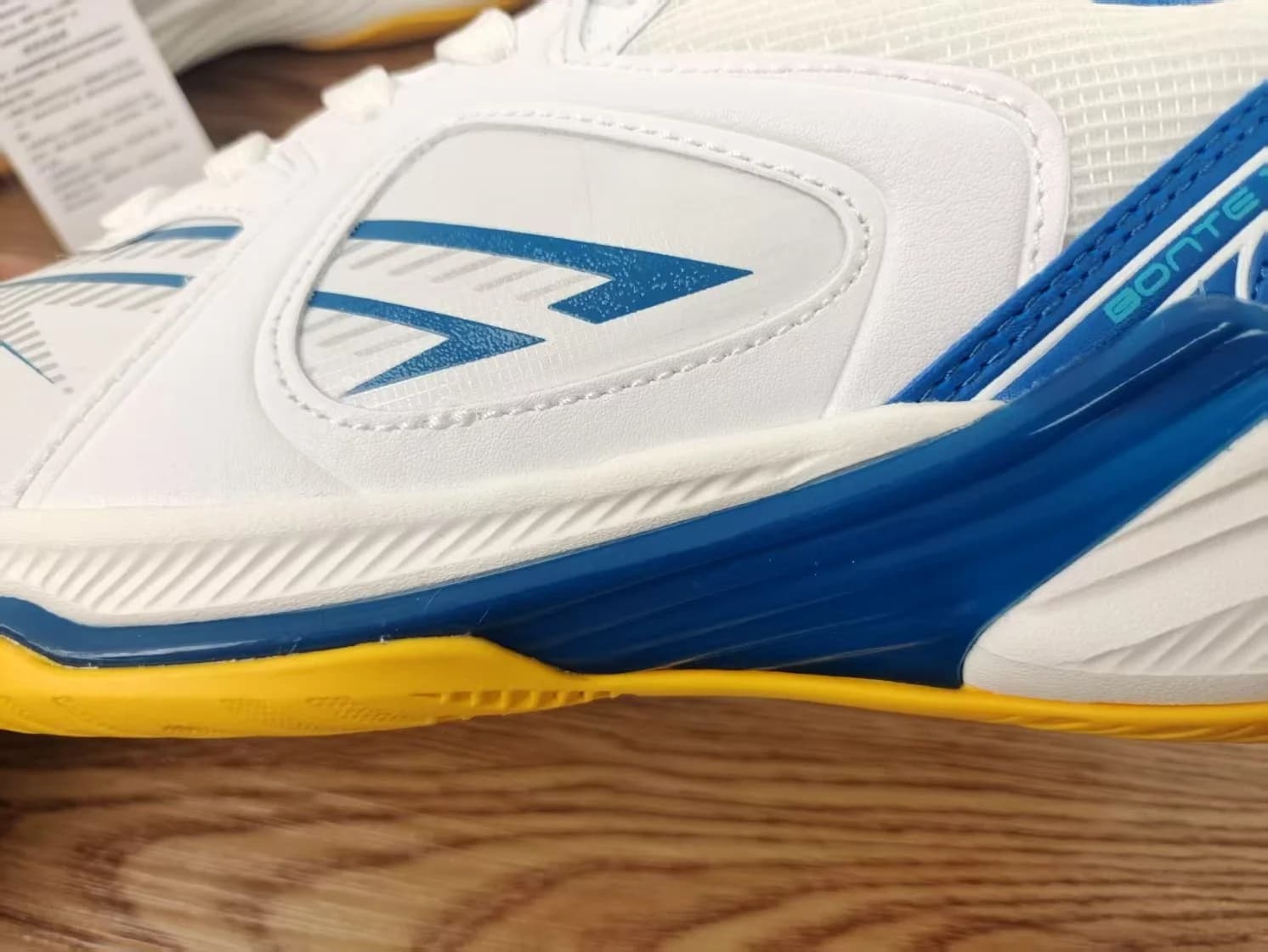 Scarpe da badminton per giovani Scarpe da pallavolo dorate Scarpe da ping pong professionali da donna Scarpe da allenamento per tennis da uomo