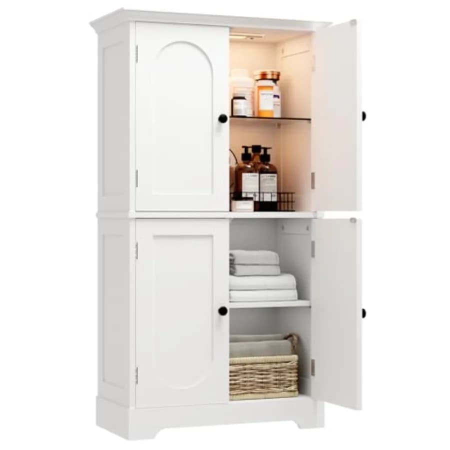 Mobiletto da Bagno Moderno Bianco Autoportante con Luce a Sensore di Movimento, 3 Ripiani in Vetro Regolabili in Altezza, 4 Ante per Corridoio
