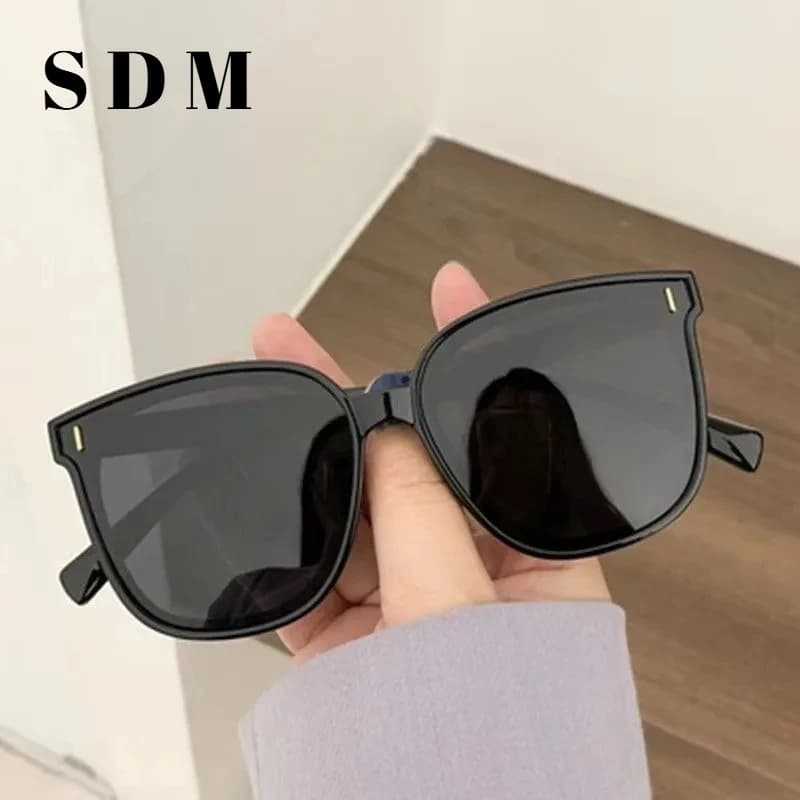 Occhiali da Sole Unisex alla Moda Coreana con Montatura Quadrata Nera, Protezione UV400, Stile Street
