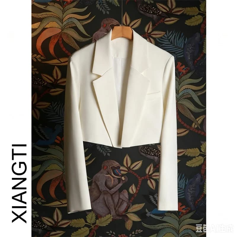 2026 Spring and Autumn New Small Blazer Women's Casual Korean Version Versatile Design Niche Short Top buttonless Jacket White