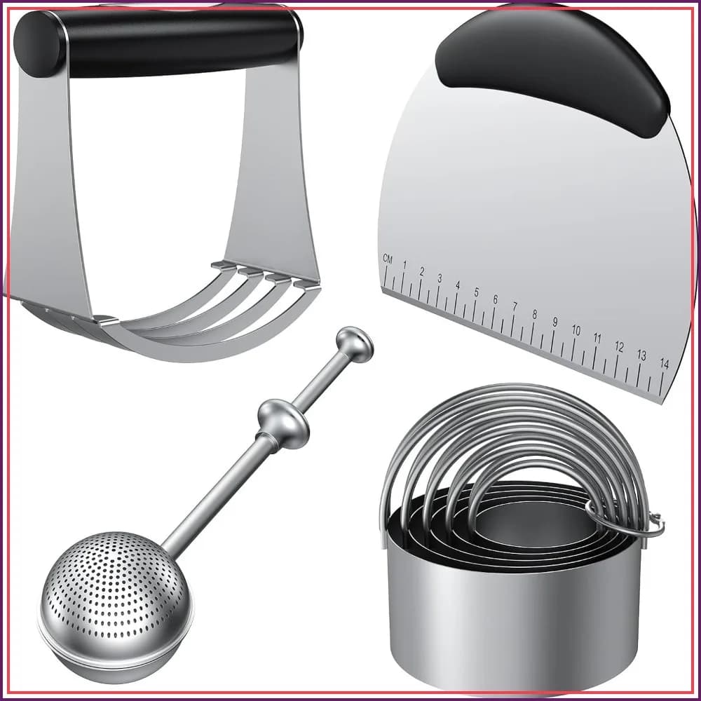 Set da 4 Pezzi in Acciaio Inossidabile per Pasticceria: Tagliabiscotti, Setaccio, Raschietto per Pasta e Impastatrice