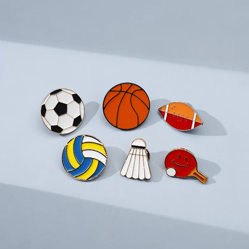 Calcio Basket Pallavolo Badminton Racchette da ping pong Perni smaltati per gli amanti dello sport Borsa Cappello Zaino T-shirt Spille