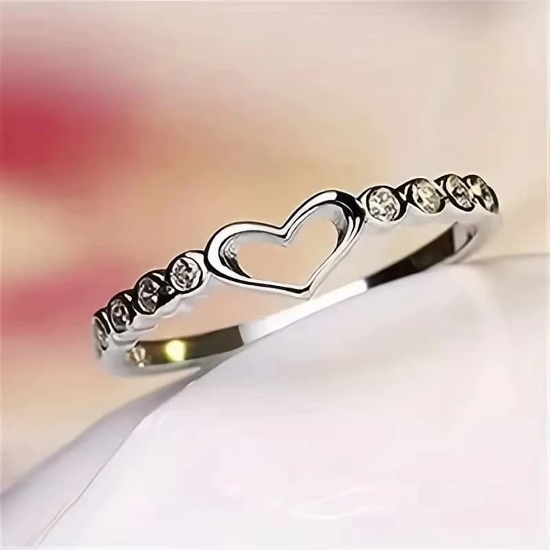 Jianjie Light Luxury Romantic Anelli a forma di cuore da donna con zirconi bianchi intarsiati Accessori per gioielli per banchetti nuziali Tendenza