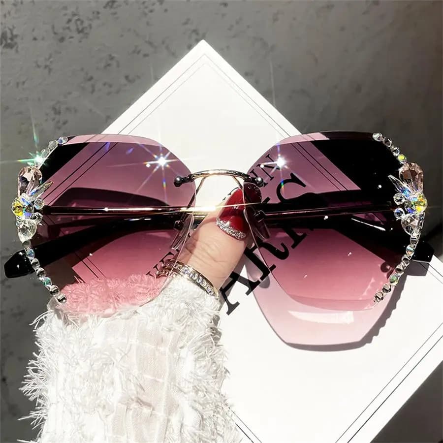 Occhiali da sole alla moda con strass per donna, montatura geometrica Y2K, stile festivo
