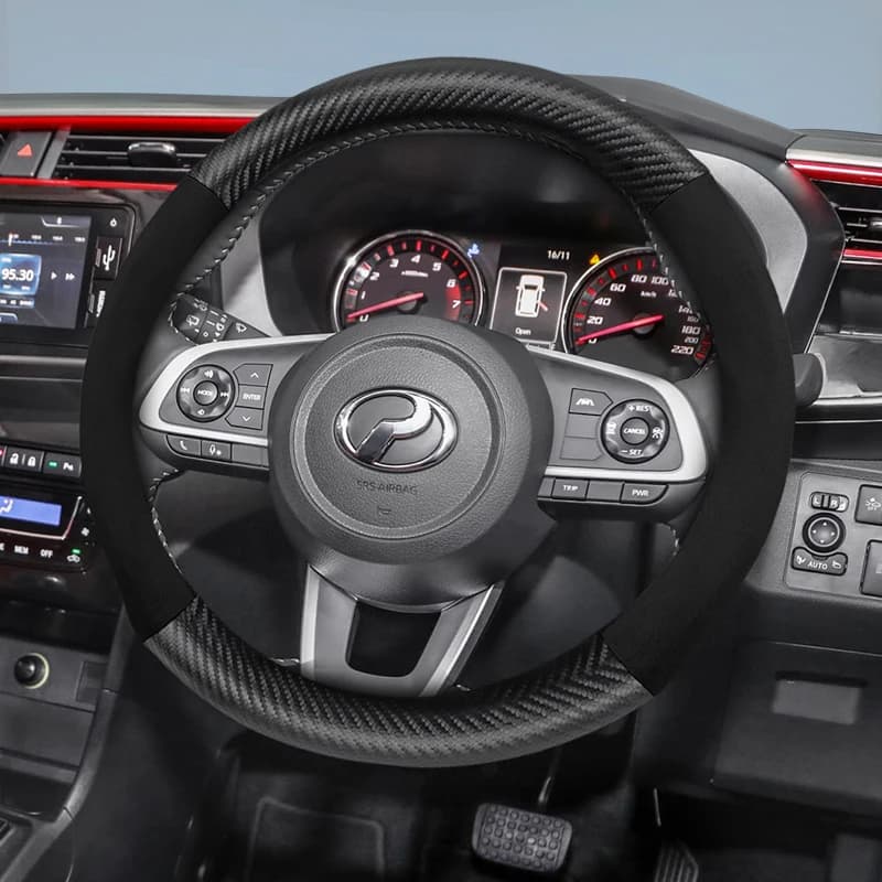 Adatto per la copertura del volante in fibra di carbonio opaca effetto camoscio Perodua, adatta per modelli come Bezza, Axia, Myvi, Alza, Ativa, Aruz, Qv-E, ecc., Nero, Rosso, Mocha, antiscivolo, accessori auto resistenti.