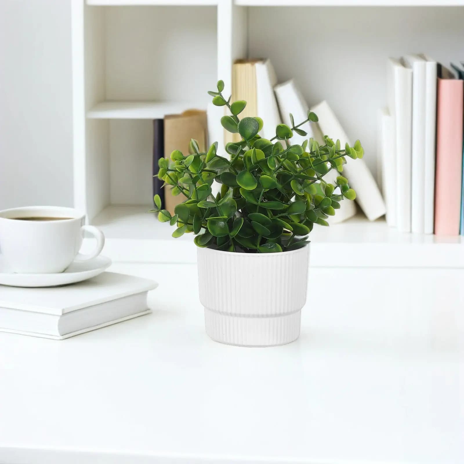 Set di 3 Piante Artificiali di Eucalipto in Vaso, Realistiche Finte Piccole Piante Verdi per Scrivania Ufficio, Mensola Bagno, Decorazione Interna
