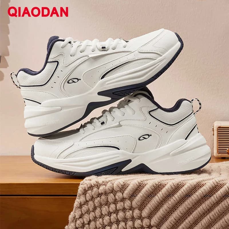 Scarpe Sportive QIAODAN Foderate in Pile, Calde e Impermeabili in Pelle per Uomo, Sneakers da Passeggio per Neve 2025 QXG043254409B