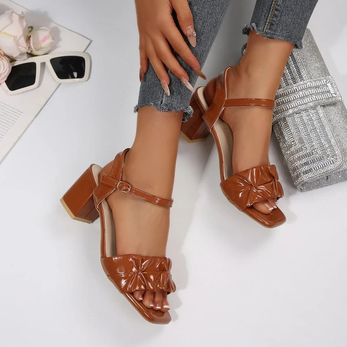 Sandali da donna Sandali con tacco largo con punta quadrata 2025 Scarpe comfort con cinturino con fibbia per donna Scarpe robuste alla moda di grandi dimensioni Donna