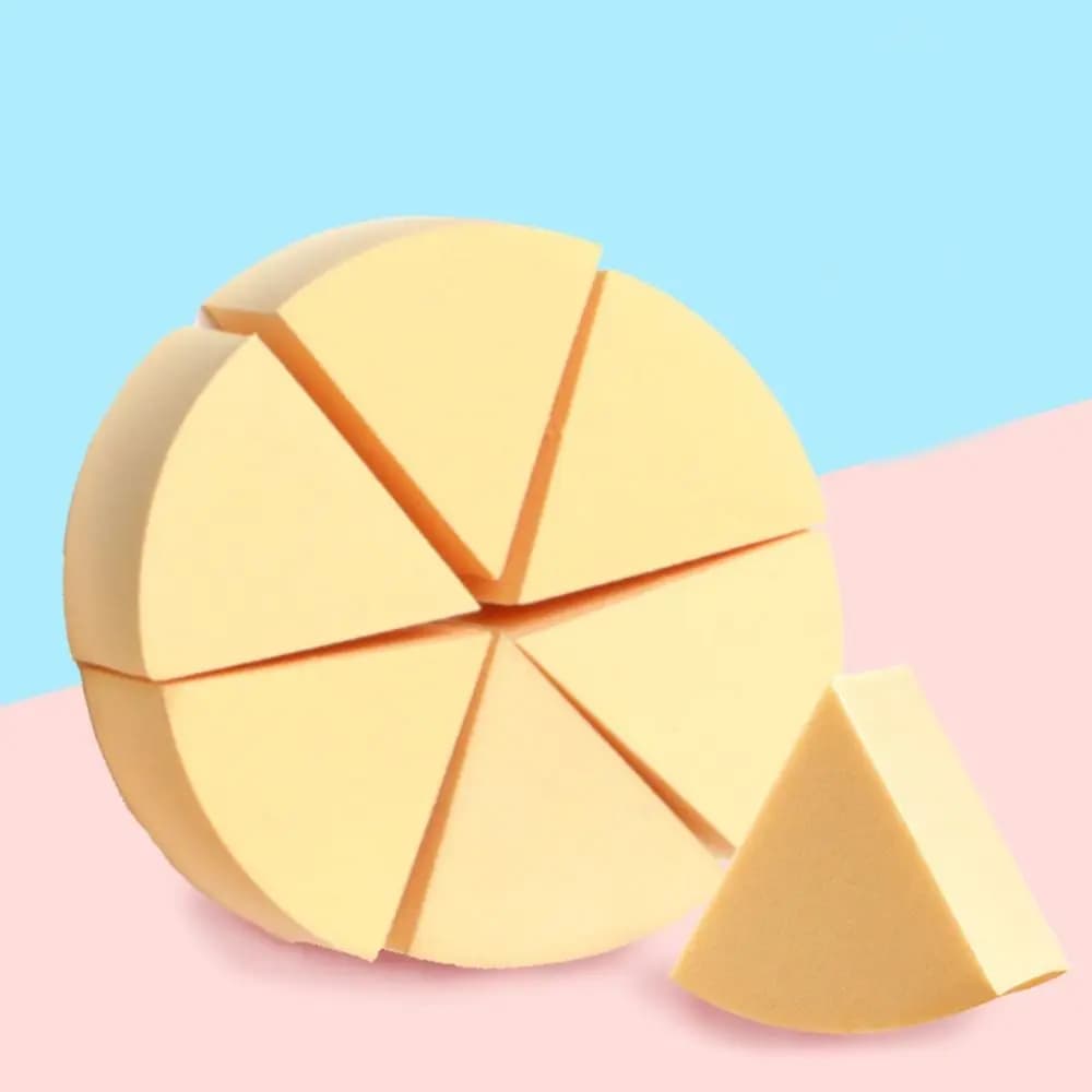 Spugnetta triangolare per trucco Hor Pure Color, utilizzabile sia a secco che a umido, delicata sulla pelle, morbida, per fondotinta liquido e in polvere.
