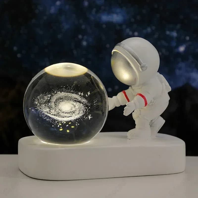 Luce notturna USB creativa per astronauta, cielo stellato, con sfera di cristallo intagliata e base luminosa, luce decorativa per la casa
