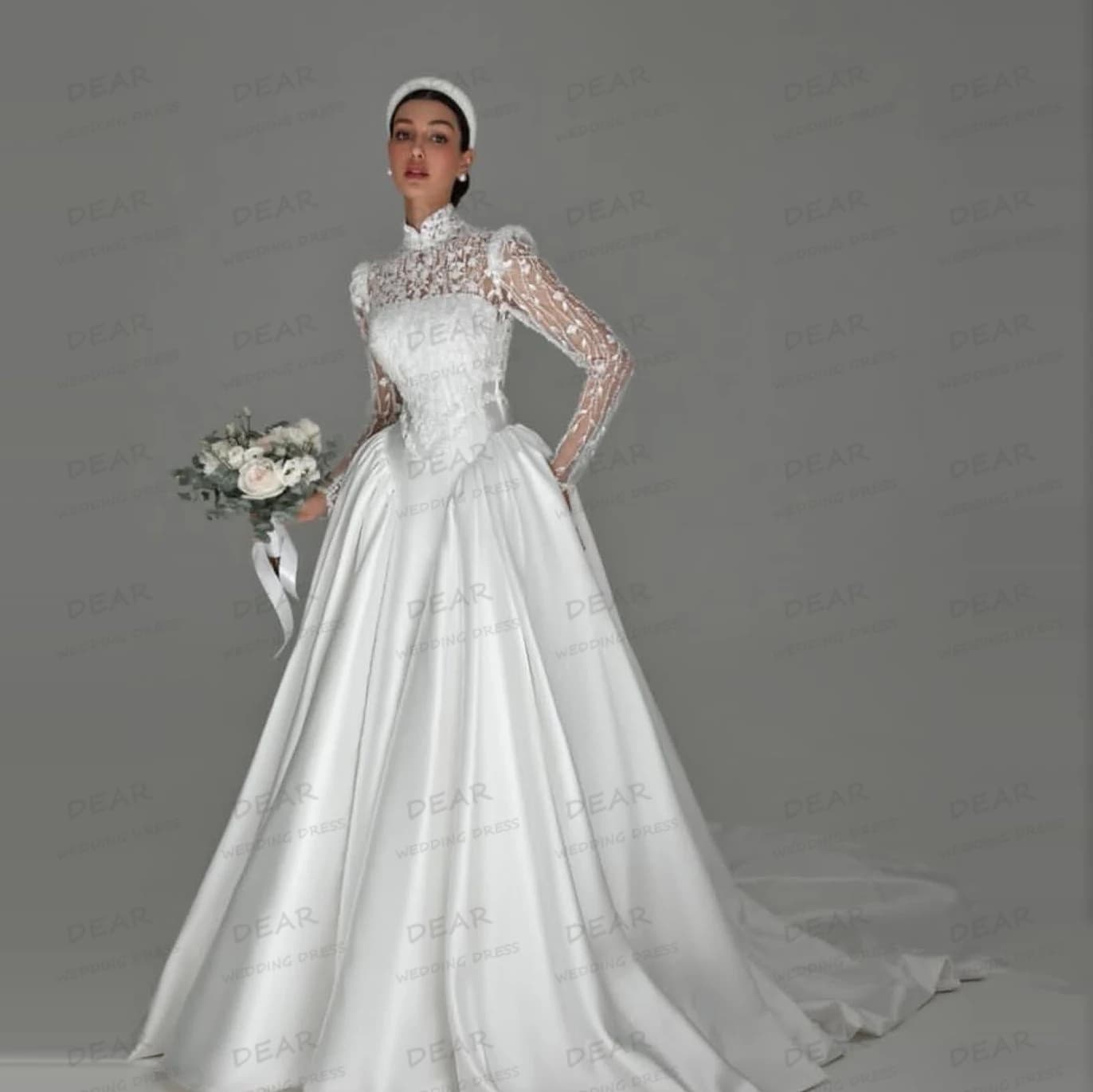 Abiti da sposa formali di lusso Una linea di applicazioni da donna a maniche lunghe Abiti da sposa in pizzo collo alto in raso Abiti da sposa personalizzati