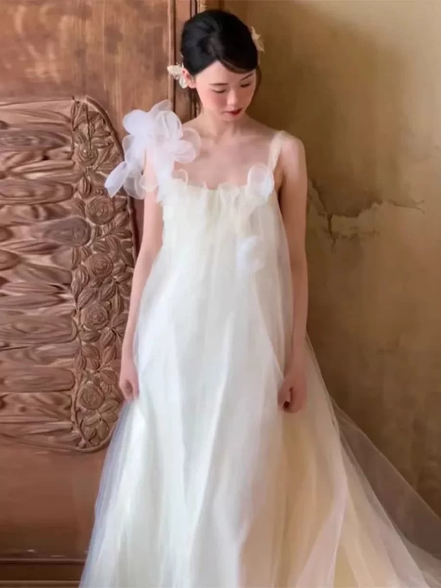 Wedding Morning Robe Fairy Tale Bride Long Tailed White Dress for Wedding Ceremony And Banquet Handmade Flowers High Waist