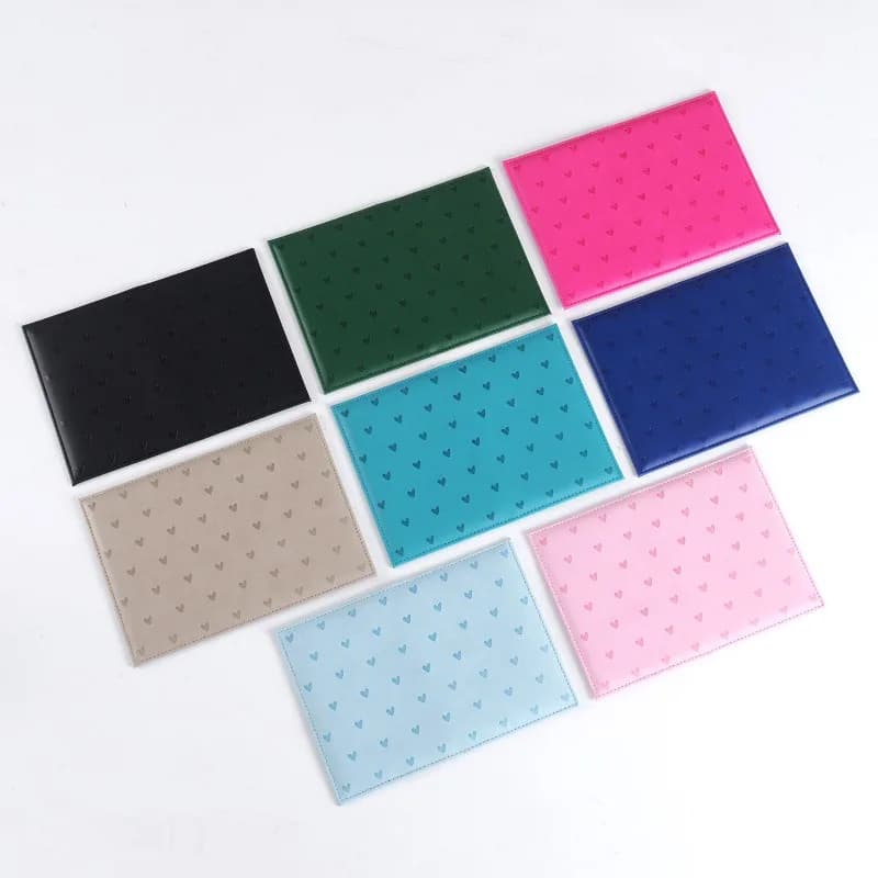 Porta passaporto con stampa a cuore, tinta unita, custodia per carte, porta carte, accessori da viaggio leggeri e alla moda per coppie in viaggio