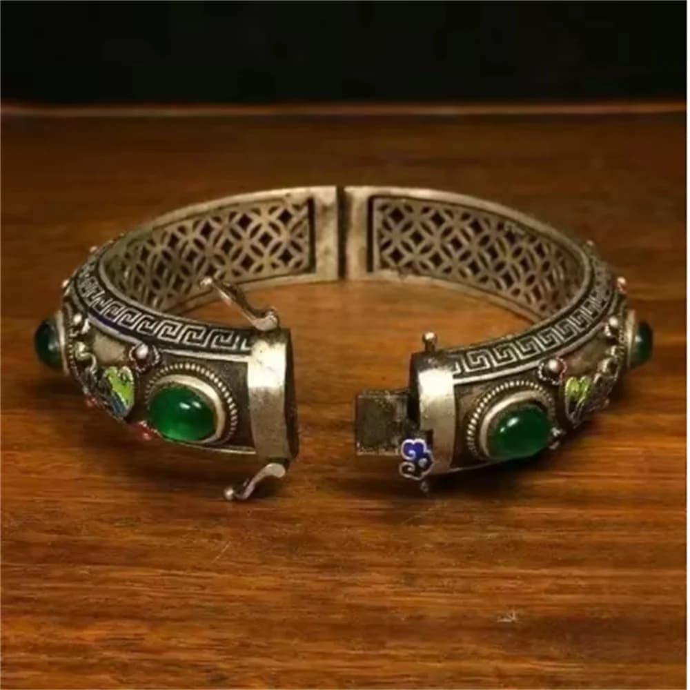 Bracciale in cupronichel con intarsi in giada e argento tibetano fatto a mano, stile etnico, bracciale aperto in cupronichel e argento Miao vintage fatto a mano.