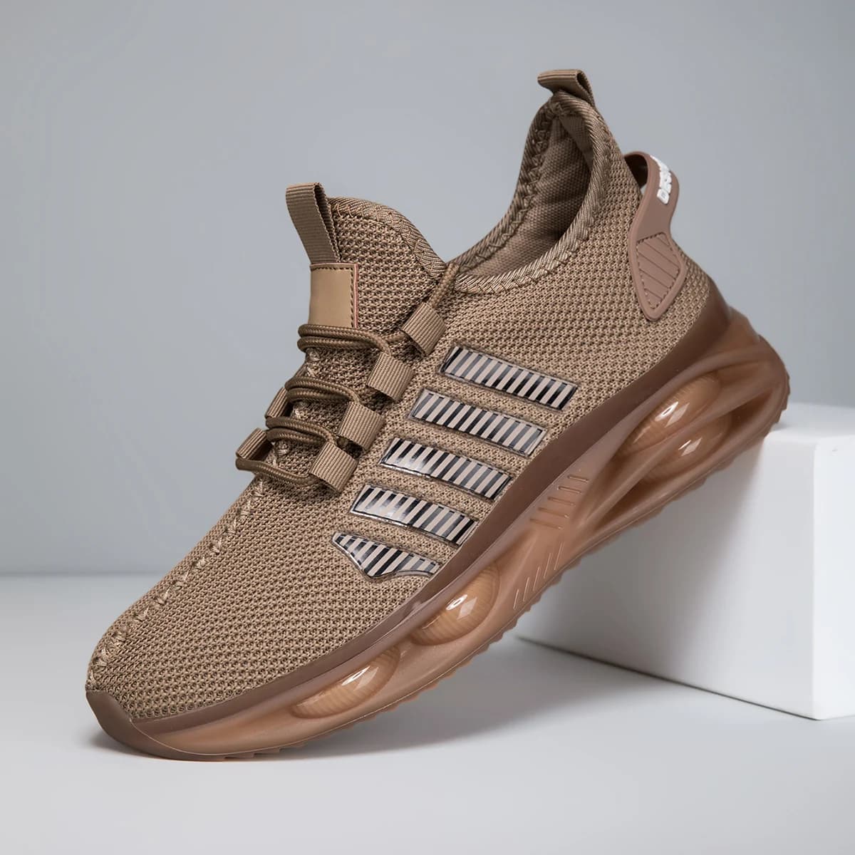Men's Thick Soled Sports Shoes for Spring and Summer Men's Breathable and Shock-absorbing Fashionable Running Shoes