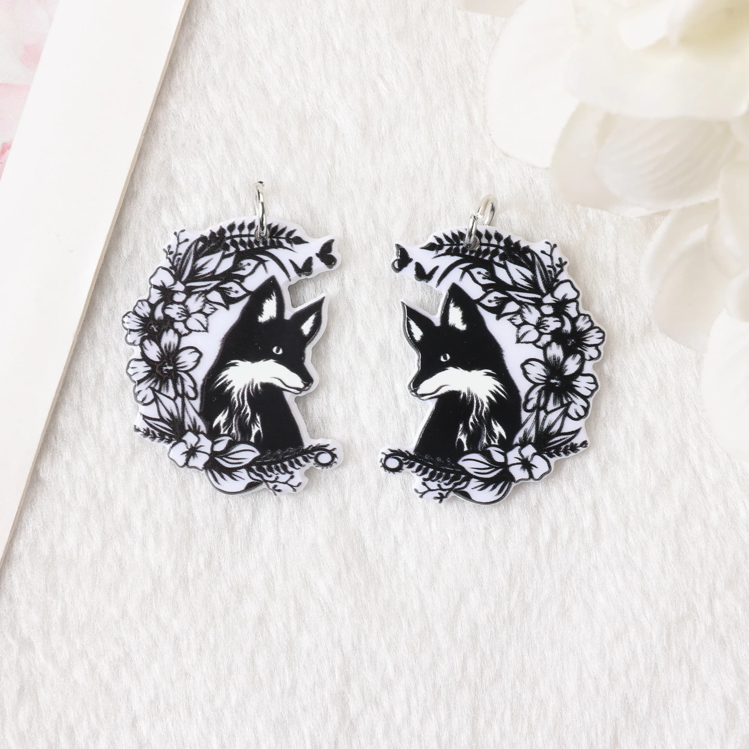 10Pcs Magic Fox incantesimo Charms albero della vita Sphynx Cat gioielli in acrilico per la creazione fai da te
