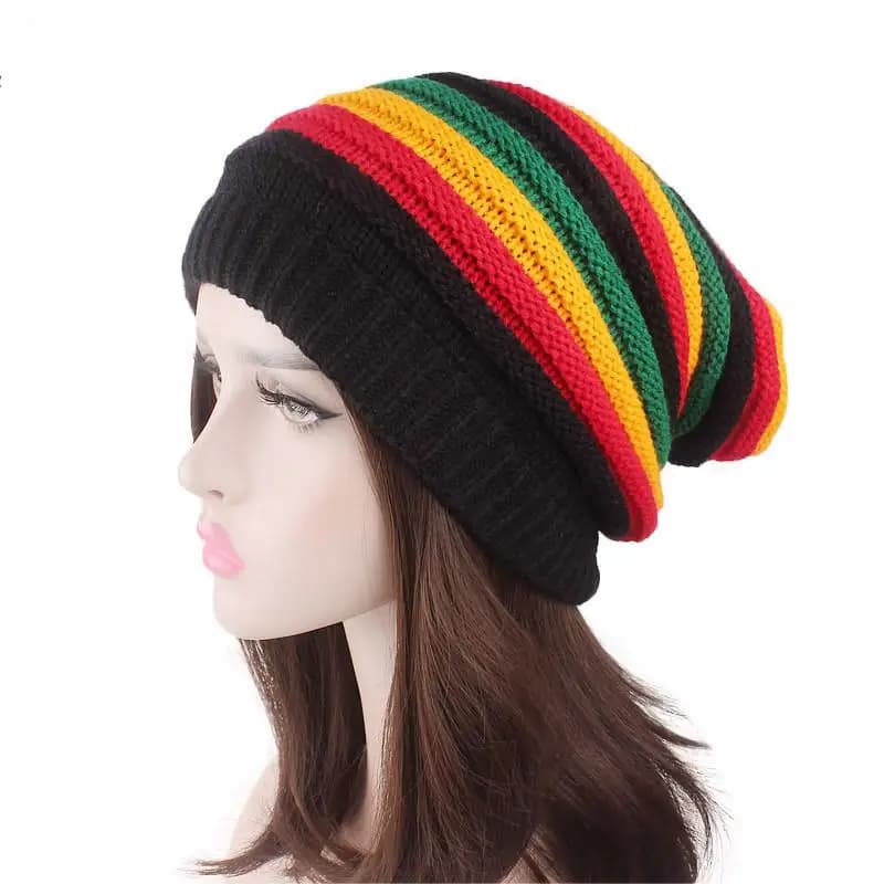 Il cappello Kinted a righe colorate mantiene i berretti caldi e i teschio. Berretto pullover lavorato a maglia unisex