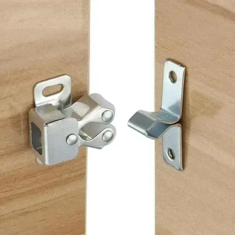 Premere la fibbia della porta dell'armadio di casa Tocca la perla Fibbia magnetica per porta dell'armadio con doppia ruota a molla fissa