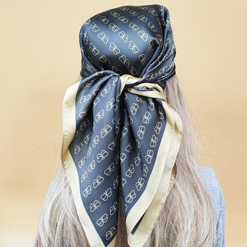 Design Protezione solare Hijab di seta Nuovo stile Donna Foulard di lusso Le quattro stagioni Fazzoletto quadrato Popolare 70X70CM Sciarpe da spiaggia