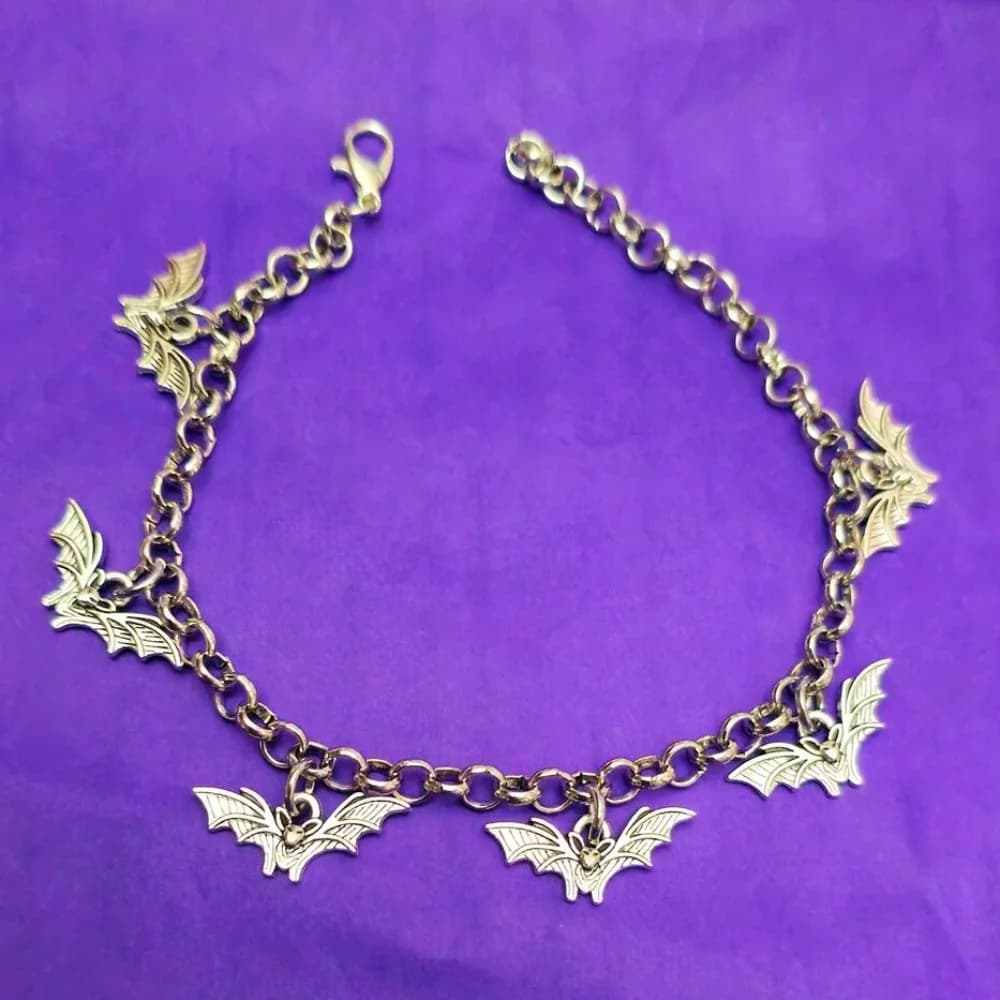 Bracciale con Ciondolo a Forma di Piccolo Fantasma Pipistrello Gotico per Uomo e Donna, Accessorio Creativo per Feste di Halloween, Regalo di Gioielleria Punk