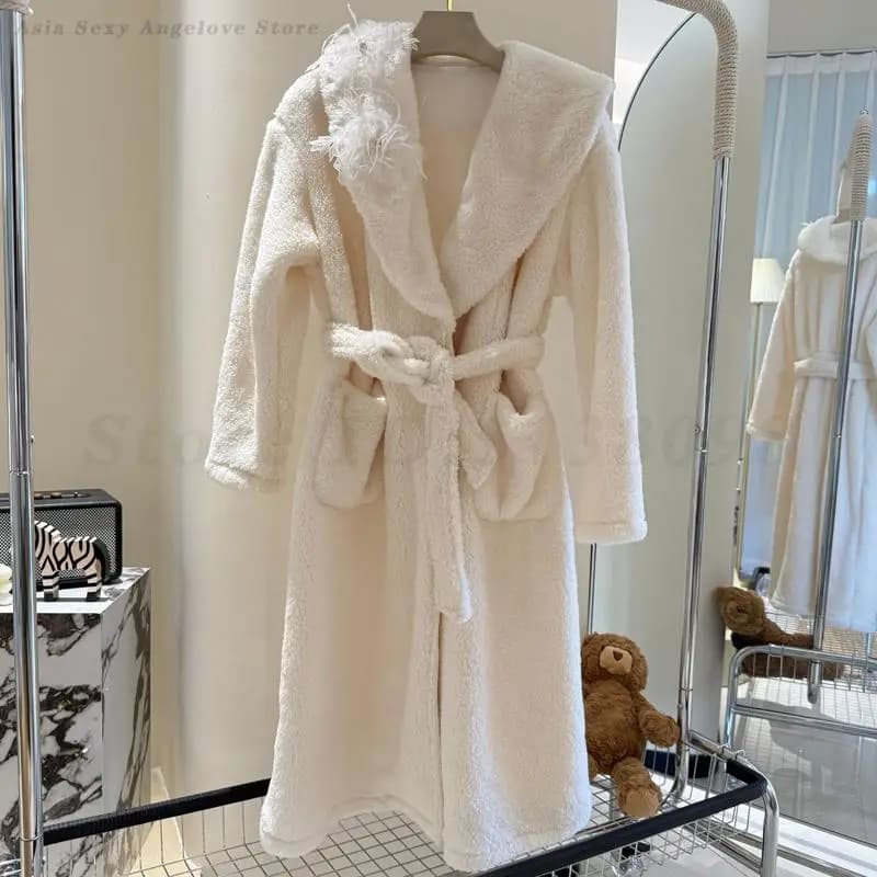 Elegant and exquisite night flannel dress in coral fleece Bathrobe Kimono Women's Dress Hot and often Night Shirt Coached Casual Homewear