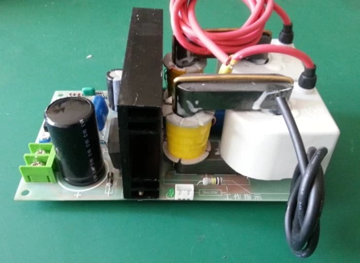 Alimentatore ad alta tensione da 300 W per purificatore di fumi d'olio Alimentatore ad alta tensione per purificatore d'aria Rimozione polvere elettrostatica 30KV