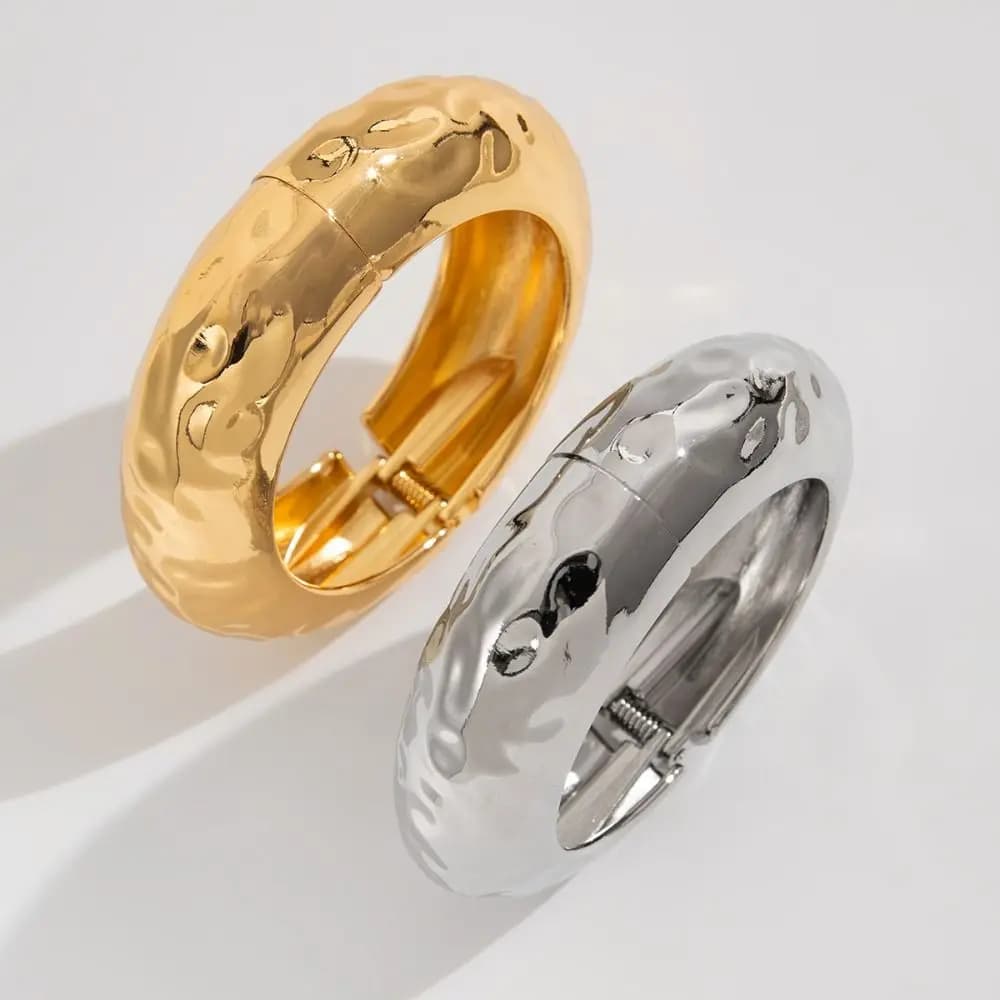 Round spring bracelet with wide pattern, irregular metal, simple and fashionable style, alloy, premium hand jewelry for parties