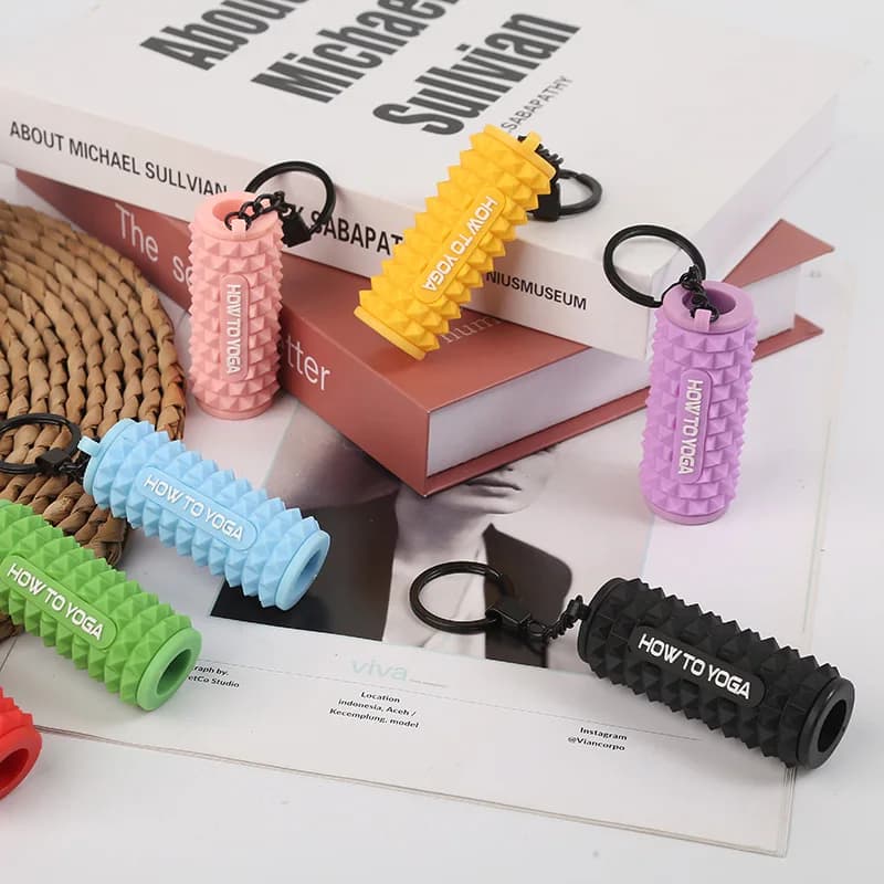Massage with fingers Mini Keyring with Foam Roller Silicone Sports Style Keichain Foam Shaped Roller Keychain Anti-smarriage Keyring How to Yoga