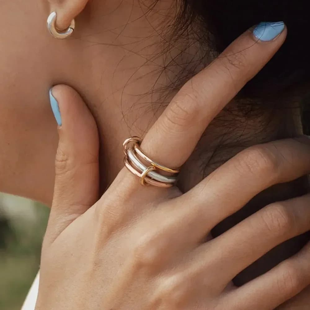 Anello in acciaio al titanio con set di diamanti multi-anello impilati a tre strati giapponese e coreano per le donne, anello per dito indice di lusso leggero
