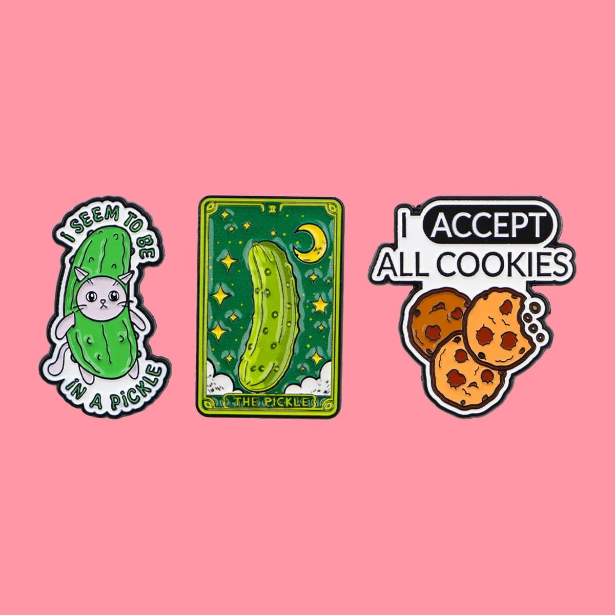 Spille smaltate, spille da risvolto, spille a forma di biscotto, spille con citazioni di Internet, spille a tema 'Pickled Cucumber Enthusiast' e 'Tarot Cards', gioielli di moda, regali