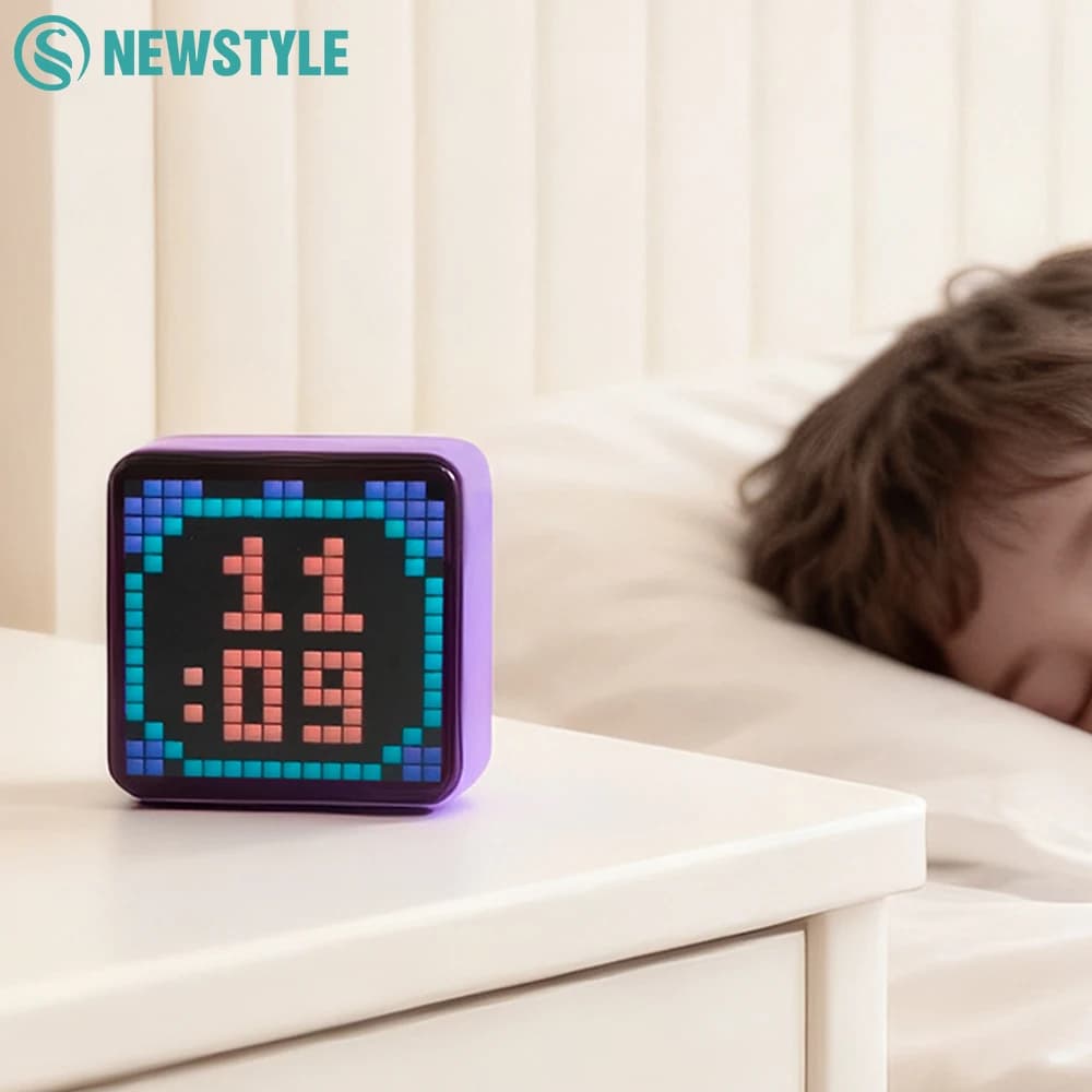 Luce notturna con display pixel a LED 5000mAh Bluetooth APP Control Lampada da tavolo fai-da-te con sveglia per la camera da letto Regalo di Natale