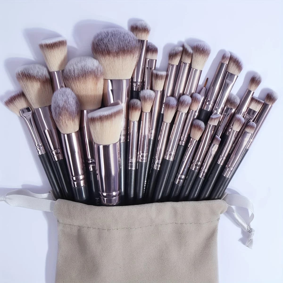 MAANGE 30 pezzi Set di pennelli per trucco professionale Fondotinta Correttori Ombretti Polvere Blush Pennelli per sfumare Strumenti di bellezza con borsa