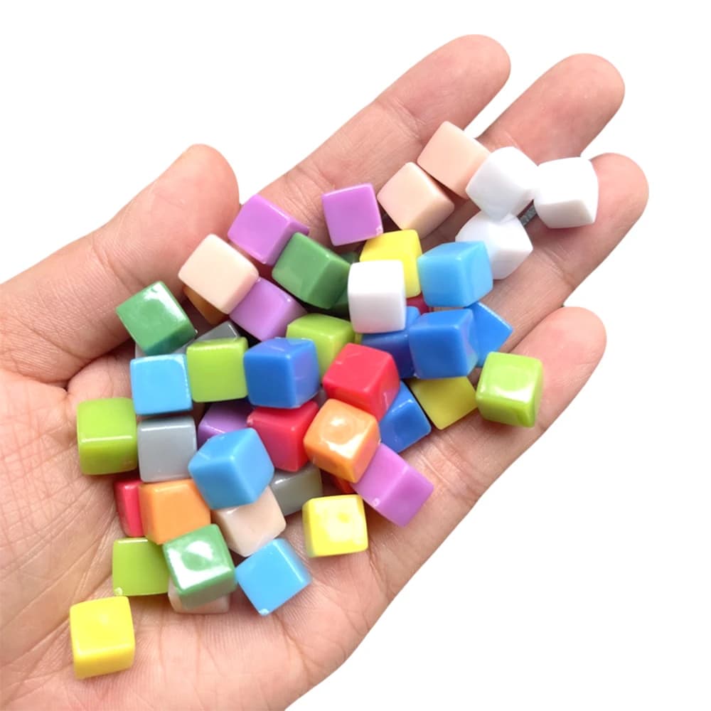 50 Pz/set Colore Solido Oro Nero Cubo Vuoto Angolo Quadrato Acrilico Dadi Pezzo degli Scacchi Ad Angolo Retto Setaccio 8 MILLIMETRI Cubo Per Il Gioco Da Tavolo