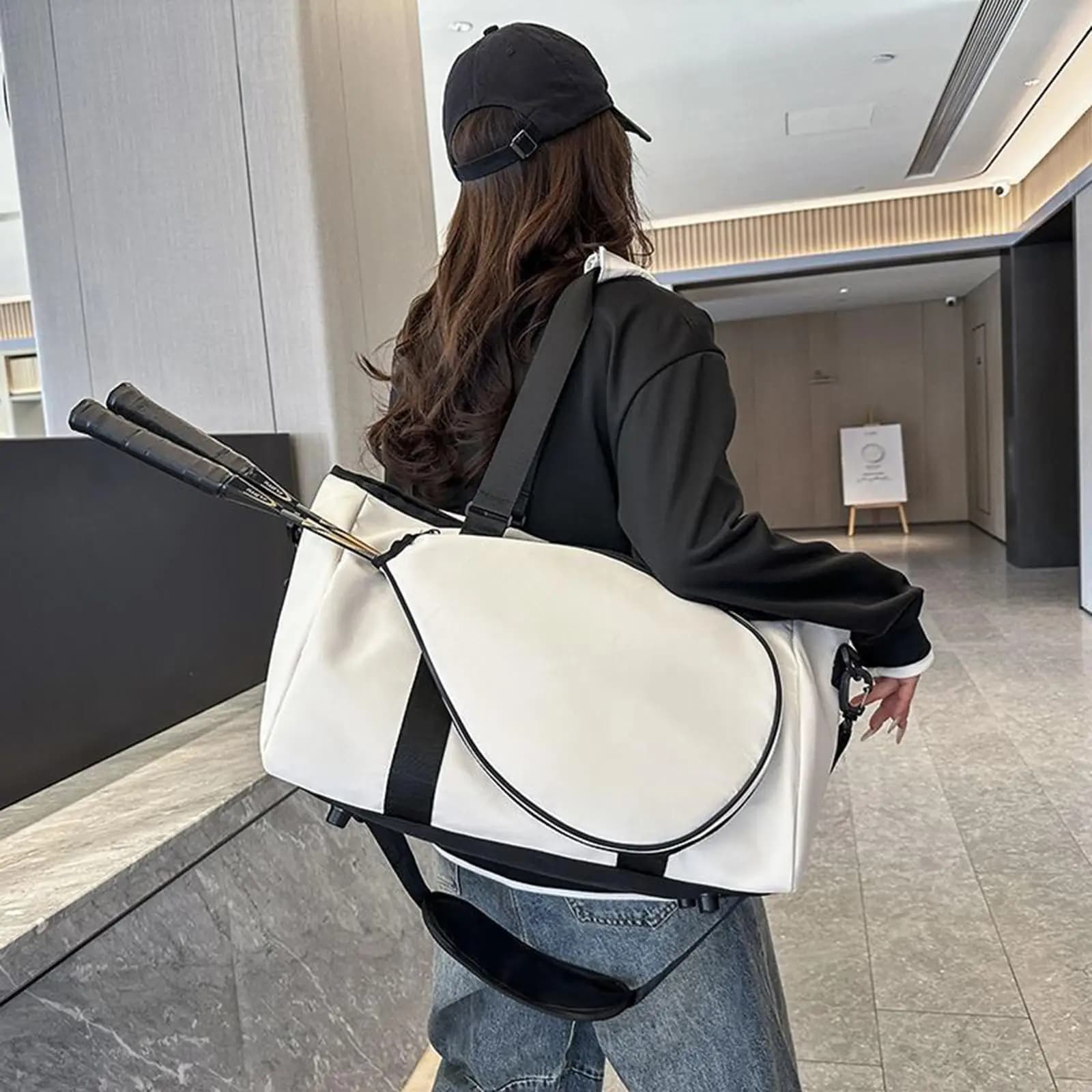 Sports Bag for Badminton Rackets in Oxford Fabric, Versatile Tennis Bag with Outer Use Neck