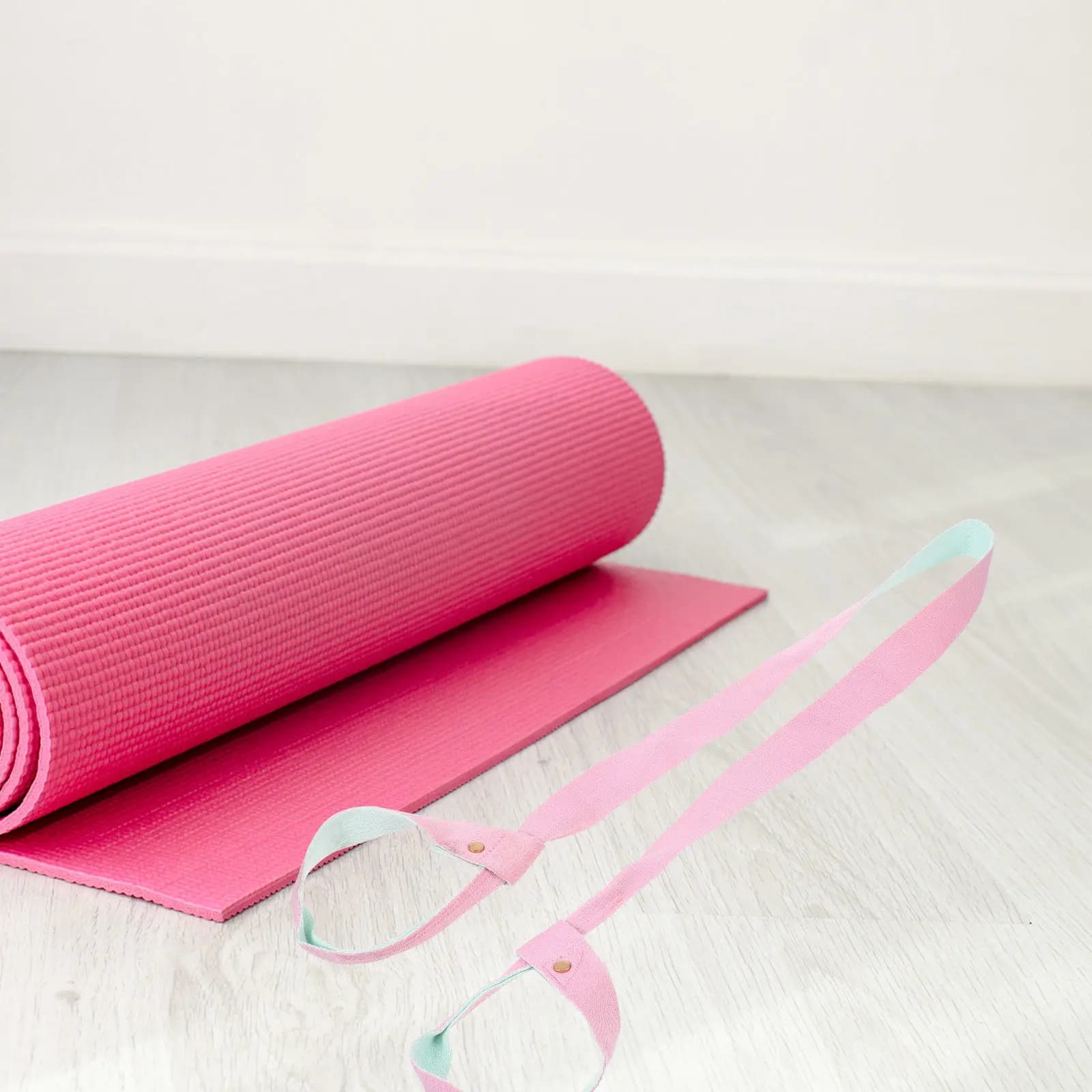 Premium Adjustable Strap for Yoga Mat in Cotton, Lightweight and Comfortable, Multifunctional for Yoga and Physiotherapy