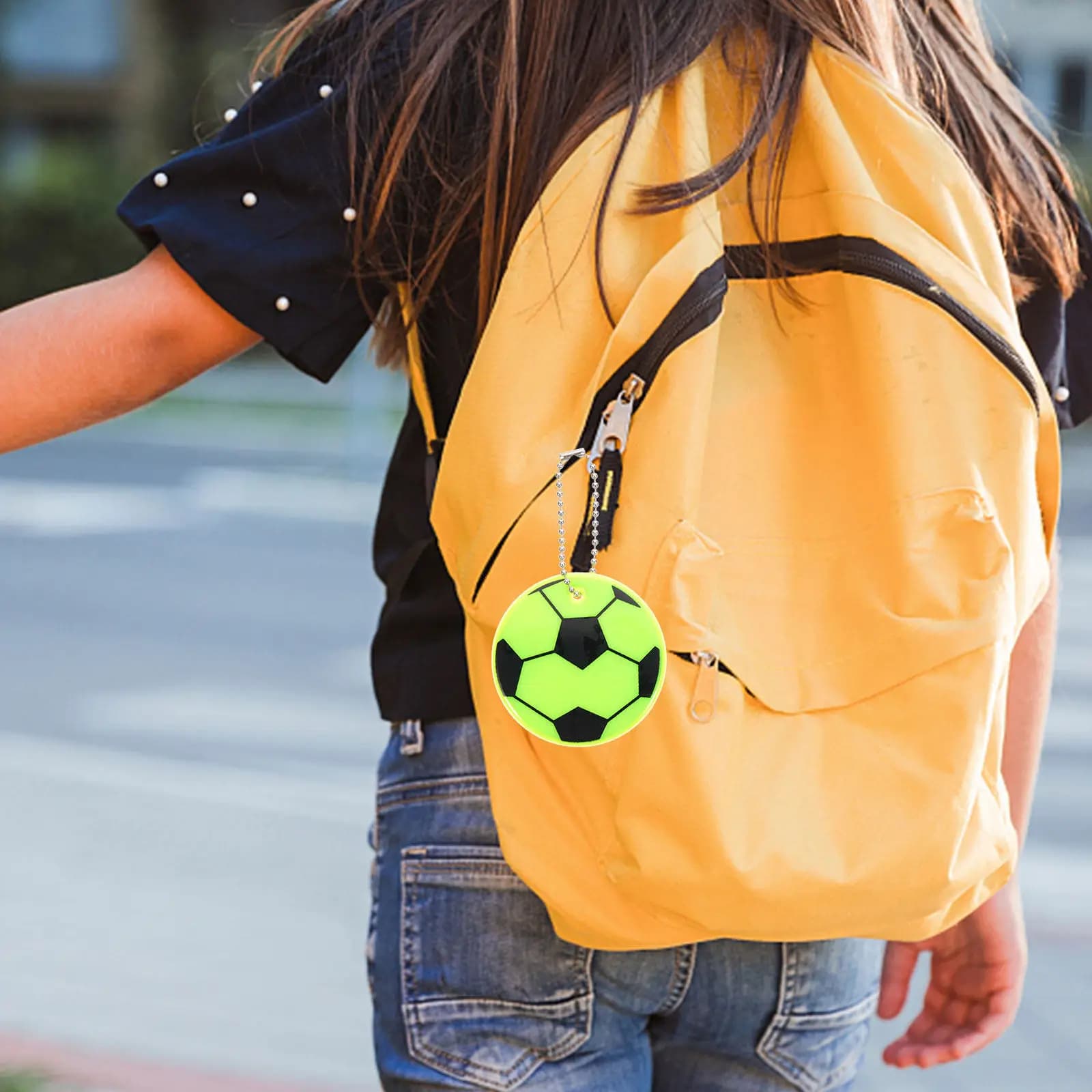 12 Pezzi Ciondoli Riflettenti a Forma di Pallone da Calcio, Decorazioni da Appendere per Borsa, Zaino, Portachiavi, Accessori Scolastici, Gadget per Feste Sportive, Regalo per Bambini