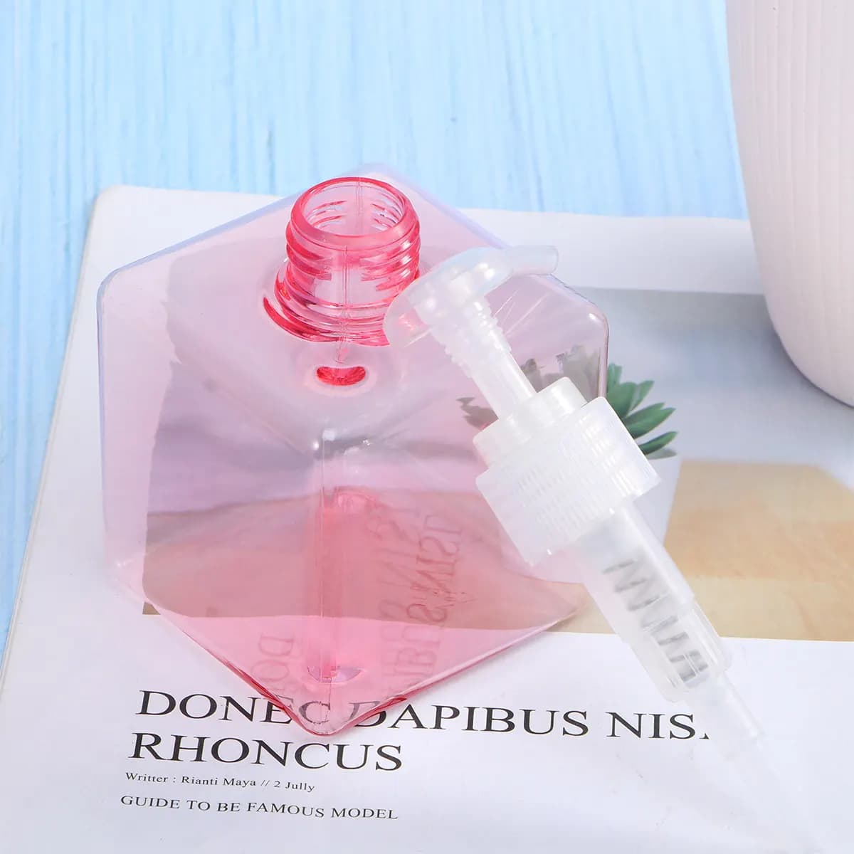 Dispenser con pompa ricaricabile da 250 ml 8,4 once per sapone liquido, lozione, shampoo, idratante, detergente, detersivo per piatti - Rosa trasparente