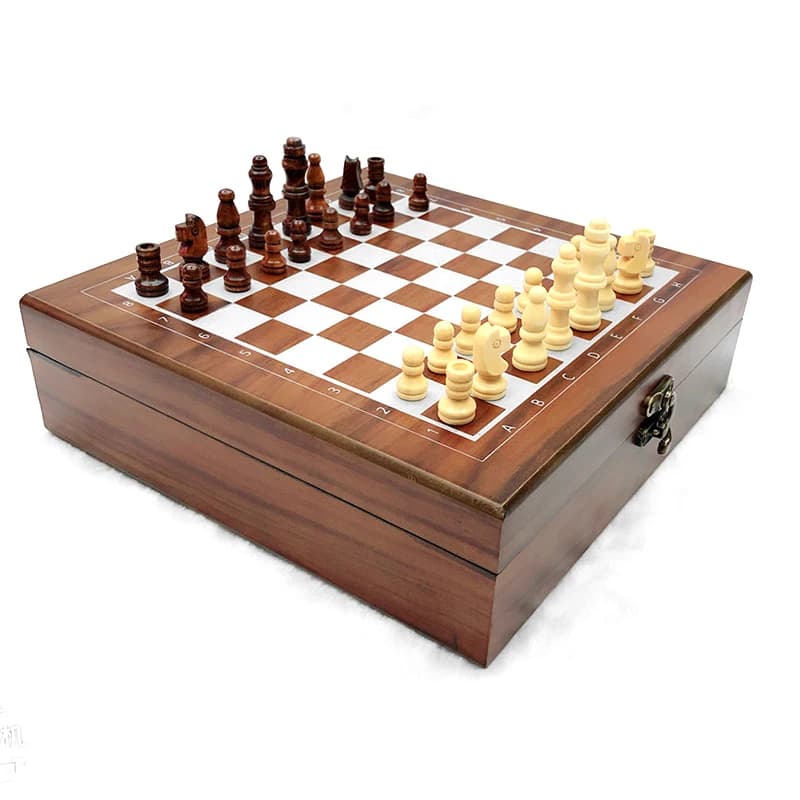 Set di scacchi 4 in 1 Gioco da tavolo per bambini e adulti per giocare a carte degli scacchi Dadi Piastrelle punteggiate