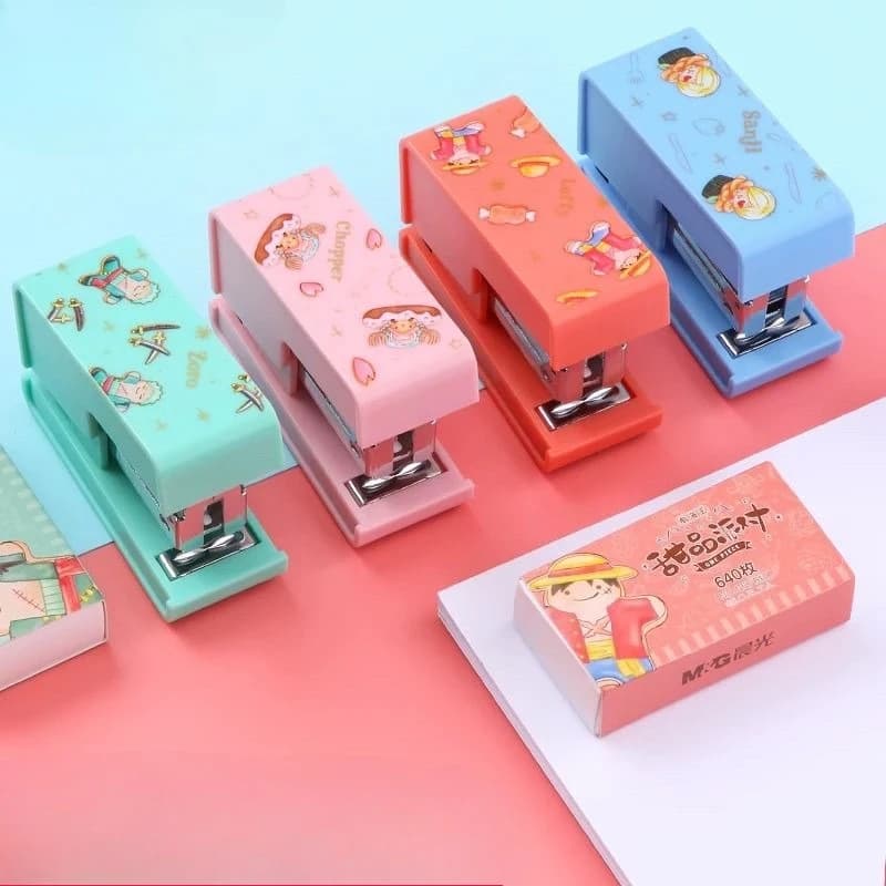 Piccolo Graffettatore Portatile Multifunzione One Piece Anime con Personaggi Luffy, Zoro, Chopper, Sanji - Regalo all'Ingrosso
