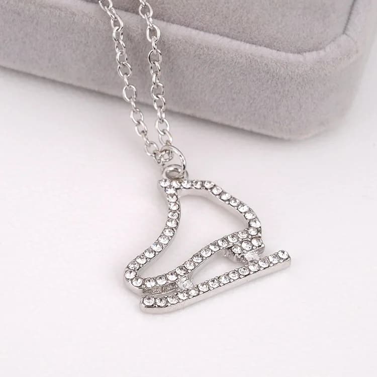 collana da skate Serie Sport Skate da ghiaccio Collana con ciondolo corto placcato in oro per donna Regalo di compleanno unico